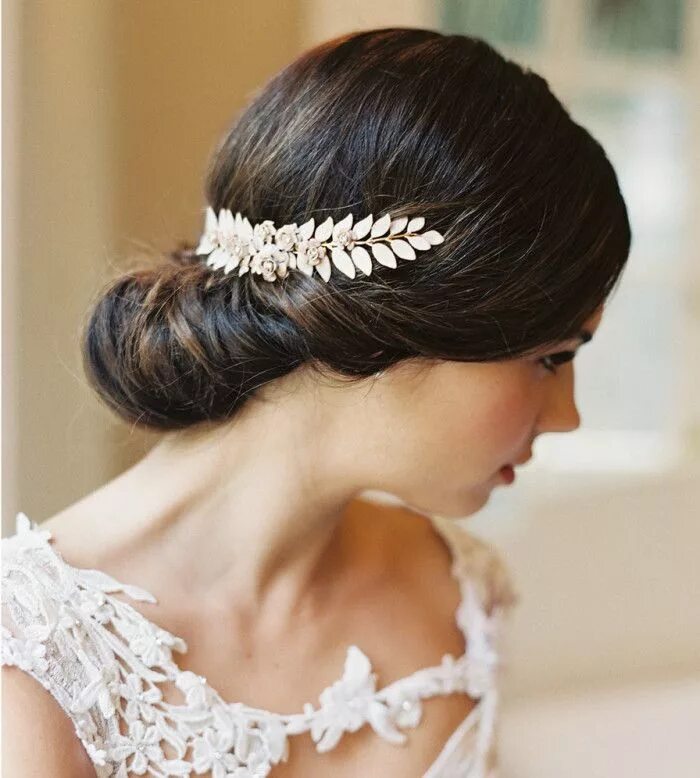 Прическа с гребешком на средние Bridal Hairpins and Bridal Hair Combs Wedding hair and makeup, Bridal hair, Hair