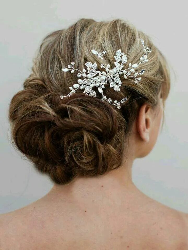 Прическа с гребнем на средние Pin by JULIE KELLY on Hair combs/slides Bridal hair accessories, Bridal hair, Br