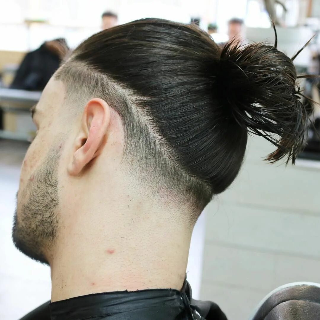 Прическа с хвостом мужская с выбритыми Men's Hairstyle Trends 2016 / 2015 長 髪 ス タ イ ル, お だ ん ご ヘ ア, カ-ル ヘ ア