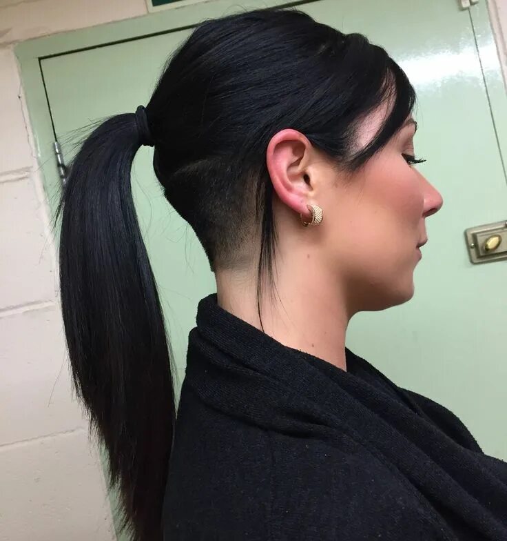 Прическа с хвостом женская Undercut Nape Fade Undercut long hair, Low ponytail hairstyles