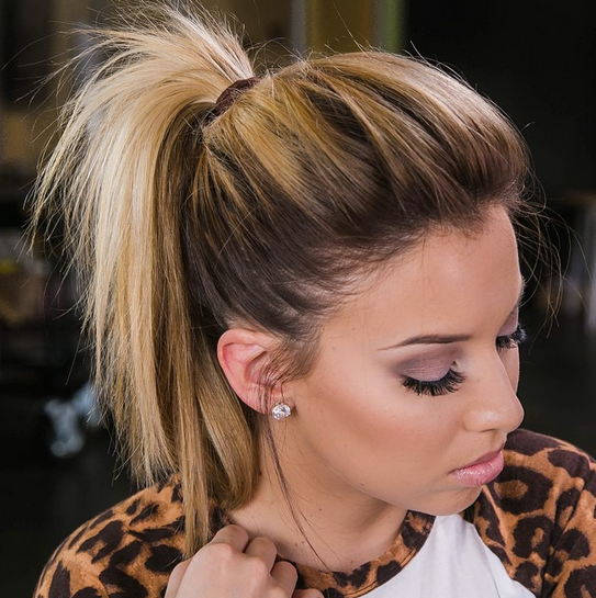 Прическа с хвостом женская на средние 9 Cool Girl Messy Hairstyles To Rock Perfect ponytail, Cute ponytail hairstyles,