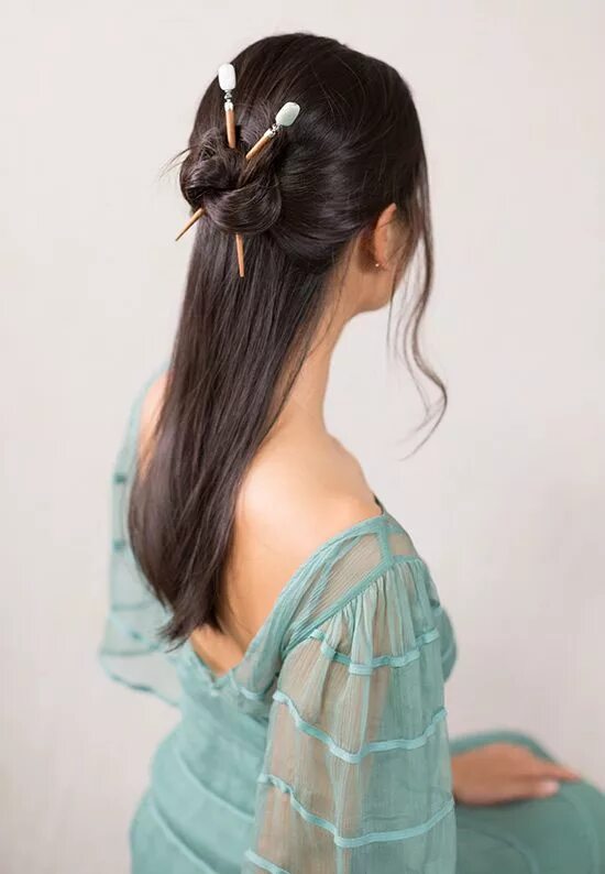 Прическа с китайскими палочками на длинные волосы Buy Hair Accessories & Essentials - Lilla Rose Stylish hair, Bun hairstyles, Gor