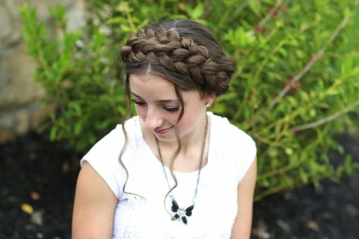 Прическа с косичками у лица для девочки Milkmaid Braid Cute Summer Hairstyles Peinados, Peinados laterales, Chicas con p