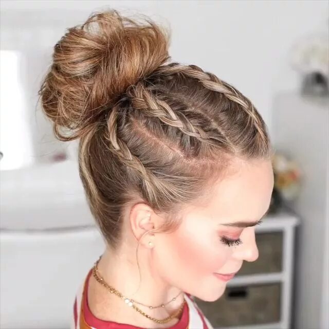 Прическа с косой The Best Hair Braid Styles - FashionActivation Video Video Braided bun hairstyle