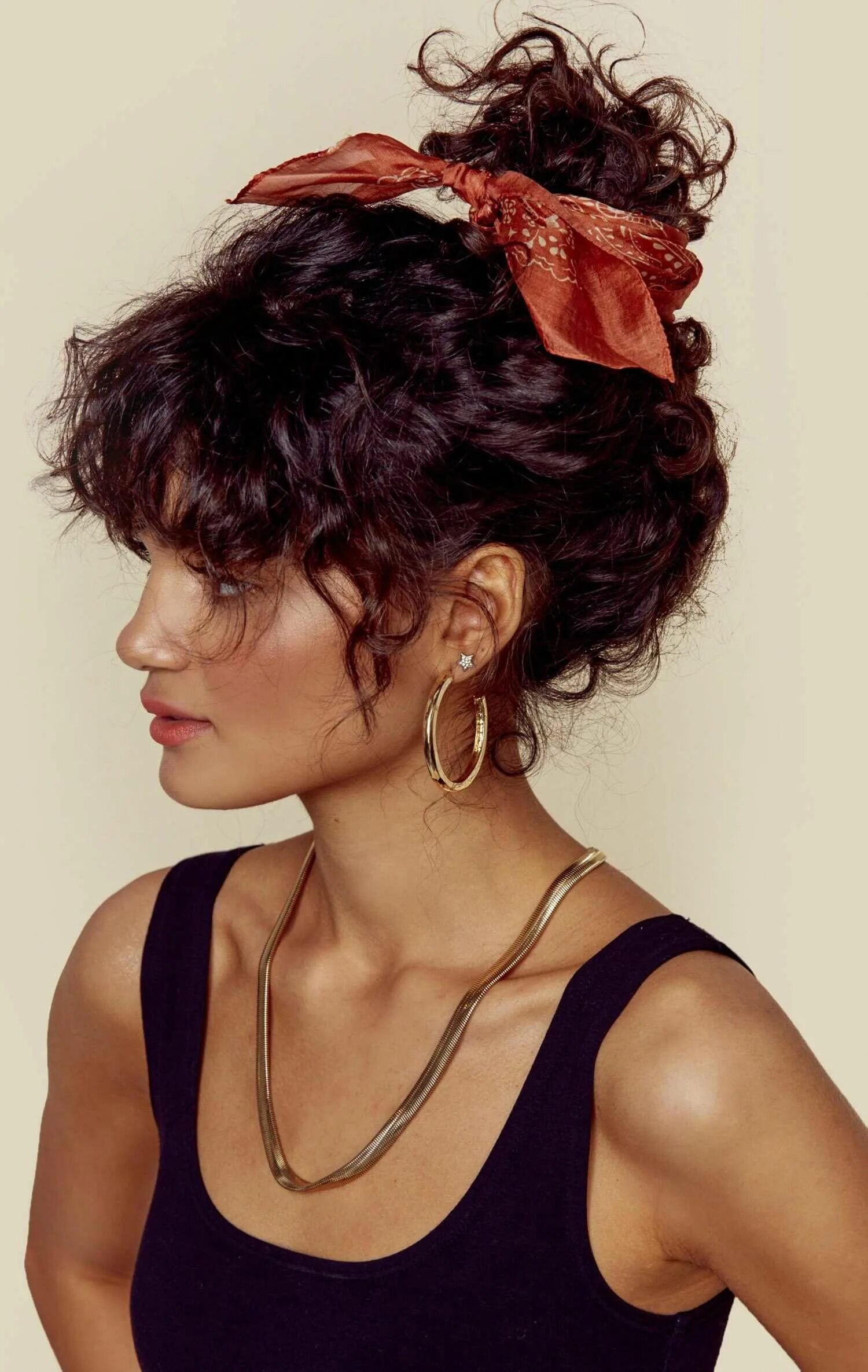 Прическа с кудрявой челкой женская LOVE curly bangs and this scrunchie. I'm going to try this with the curlers. #cu