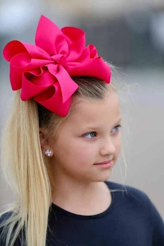 Прическа с маленькими бантиками 2024 Pin by Fabíola Fraga on Penteados Valentina Baby hair bows, Girl hair bows, Big 