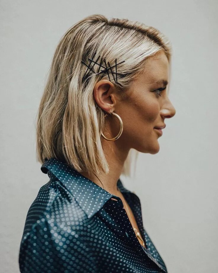 Прическа с невидимками по бокам каре Sage Coralli Wilson on Instagram: "stepped up my hair game this NYFW ✨ thanks to