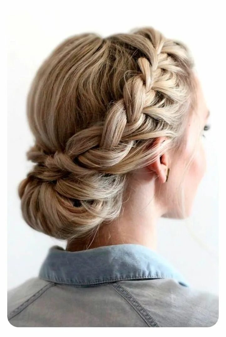 Прическа с плетением на средние 82 Graduation Hairstyles That You Can Rock This Year Braided crown hairstyles, C