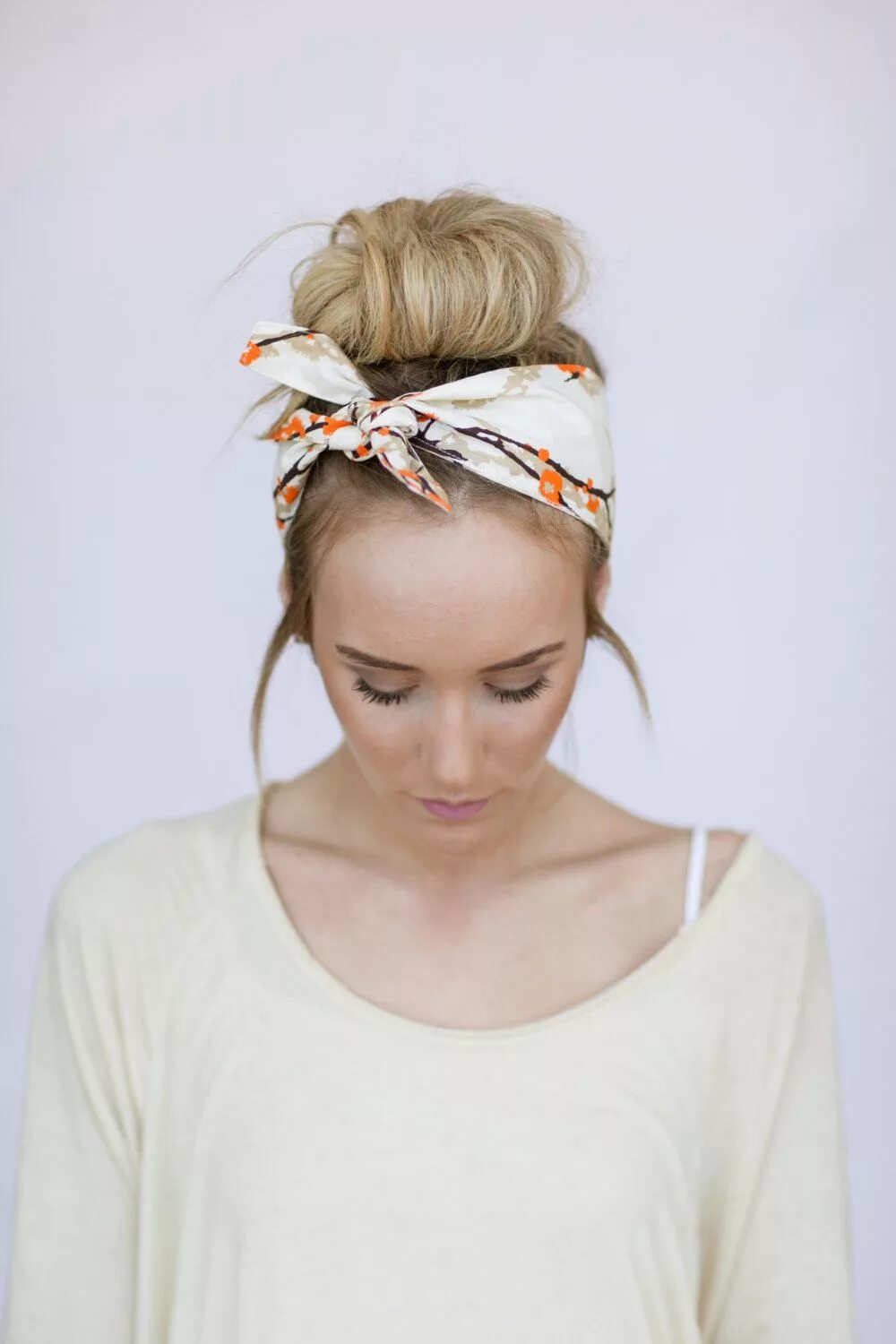 Прическа с повязкой Dolly Bow Tie On Headband Doubles as Bun Wrap in by ThreeBirdNest, $18.00 Bandea