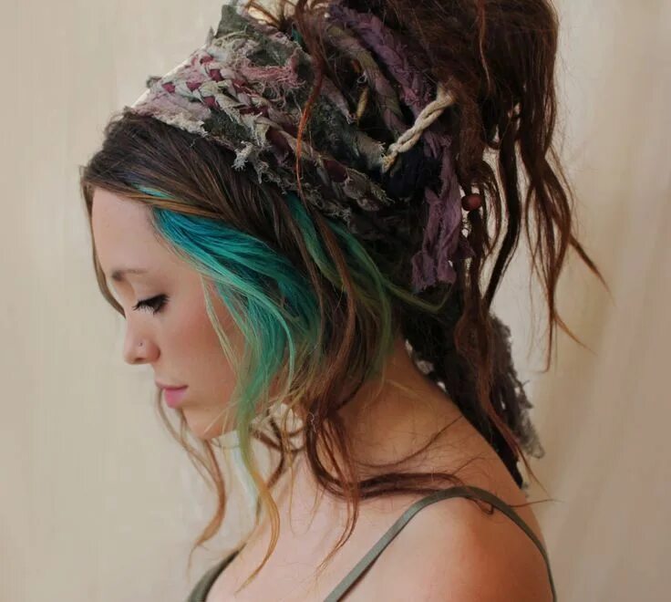 Прическа с прядями Related image Renn Faire Hippie hair, Hair styles, Dread hairstyles