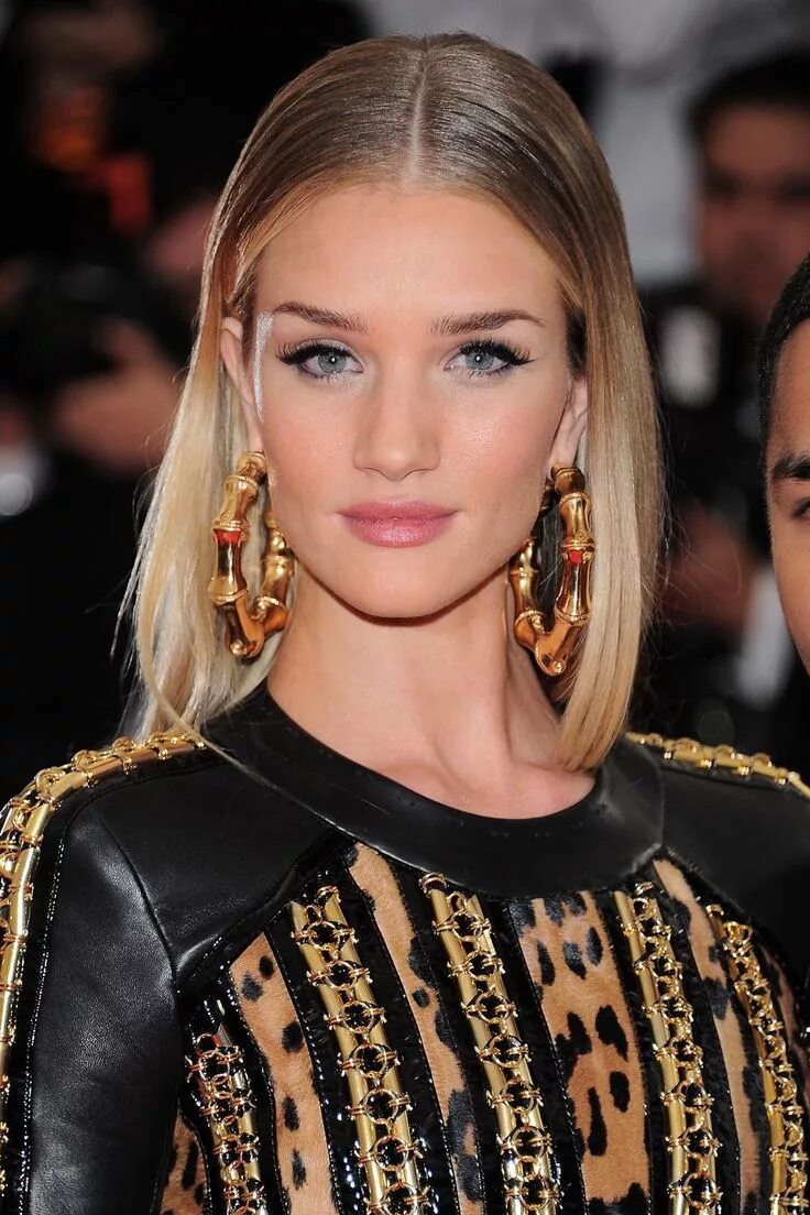 Прическа с прямым пробором женская Rosie Huntington-Whiteley's best beauty looks celebrated in glorious photos Rosi