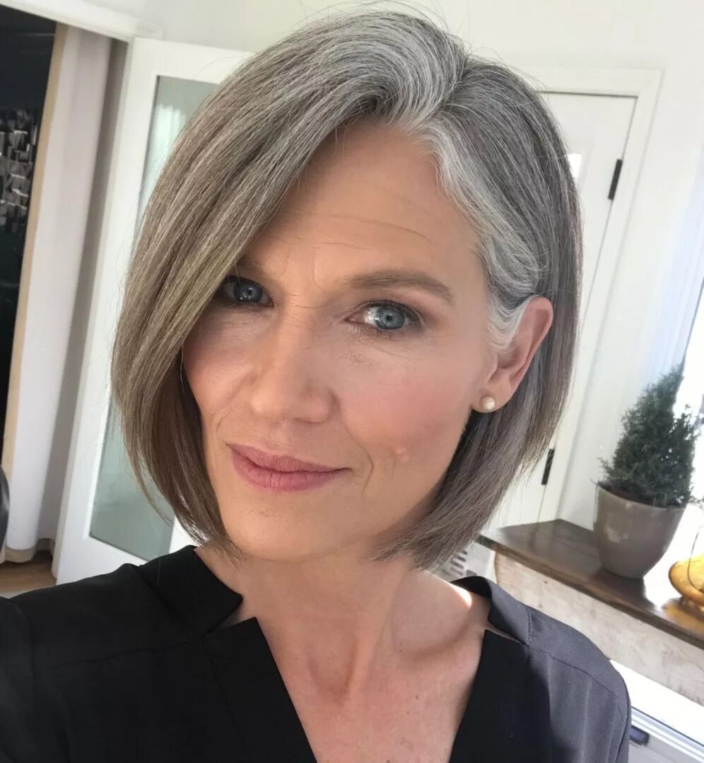 Прическа с сединой для женщин 65 Gorgeous Hairstyles for Gray Hair to Try in 2024 Beautiful gray hair, Gorgeou