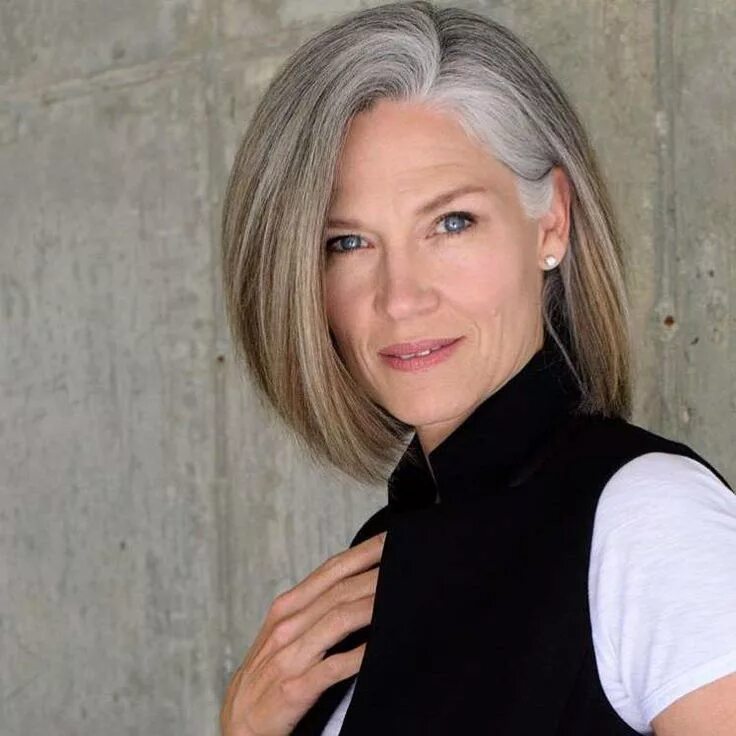 Прическа с сединой для женщин Gorgeous Shades of Gray Hair That'll Make You Rethink Those Root Touch-Ups Gray 