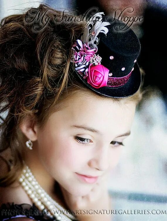 Прическа с шляпкой для девочки Boutique Style Couture Mini Top Hat Boutique headbands, Mini top hat, Funky hats