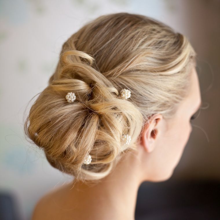 Прическа с шпильками на средние modèle chignon mariage photos coiffures Wedding bun hairstyles, Wedding hair sid