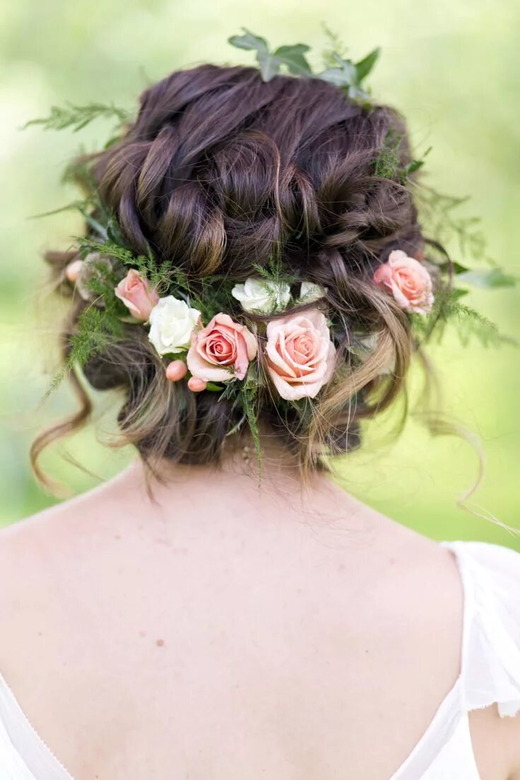 Прическа с цветами Flower Crown with peach spray roses Flower crown hairstyle, Crown hairstyles, Tr