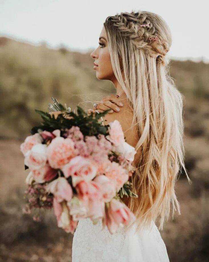 Прическа с цветами на длинные Pin von Elle_Apostrophe auf Beautiful, Healthy Hair Frisur hochzeit, Hochsteckfr