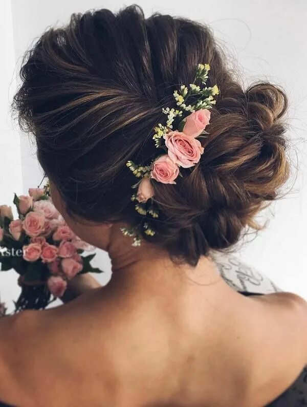 Прическа с цветами на длинные Ulyana Aster Long Wedding Hairstyles & Wedding Updos Penteado noiva, Cabelo casa