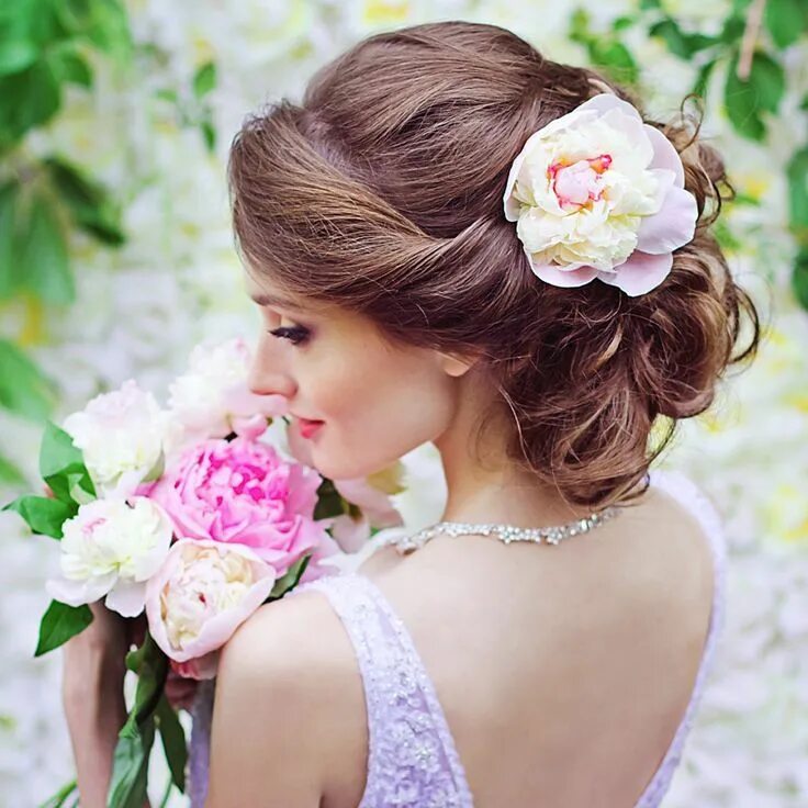 Прическа с цветами на длинные 21 Updo Wedding Hairsyles with Glamour - MODwedding Wedding hairsyles, Bridal ha