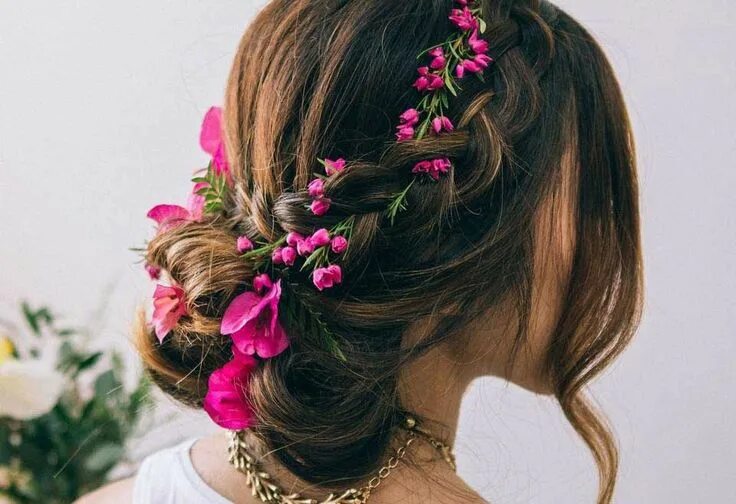 Прическа с цветами на длинные Свадебные прически, украшенные цветами Hair styles, Flower braids, Braided bun h