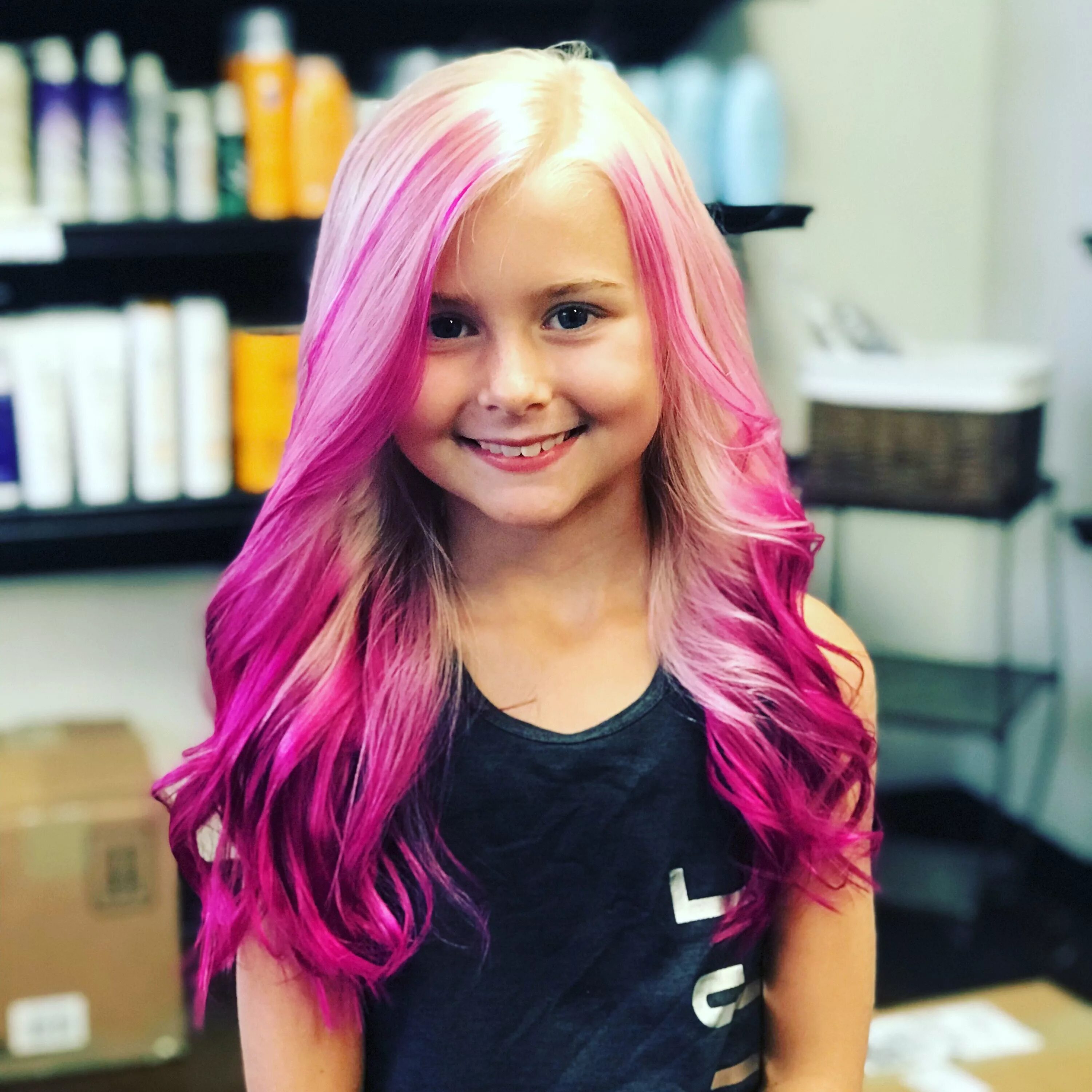 Прическа с цветными волосами для девочки Pin on Hair Kids hair color, Pink hair streaks, Girl hair colors