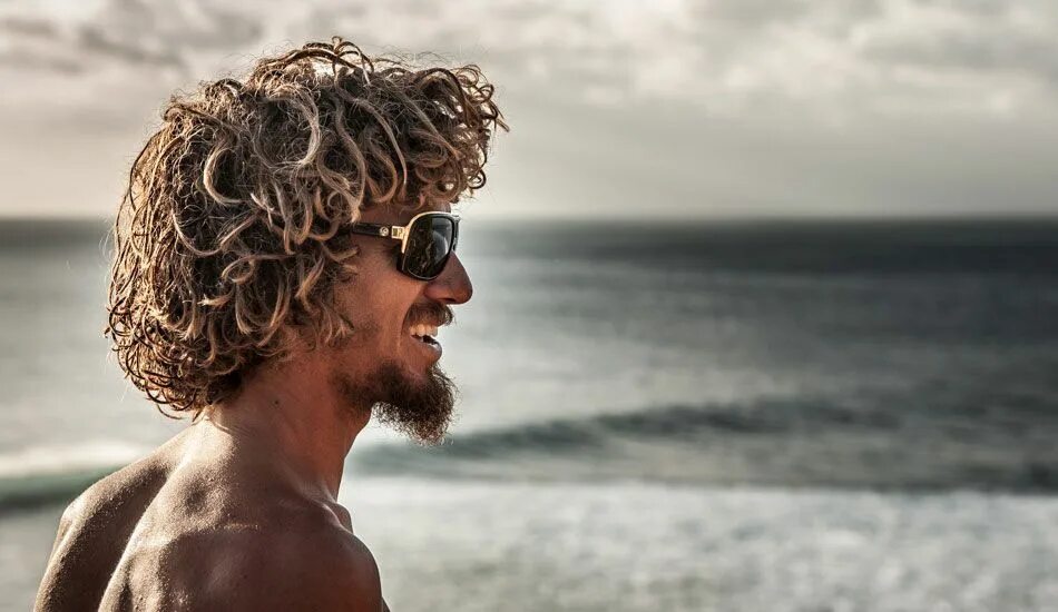 Прическа серфера мужская Rob Machado: 20 Great Photos The Inertia Men's curly hairstyles, Curly hair styl