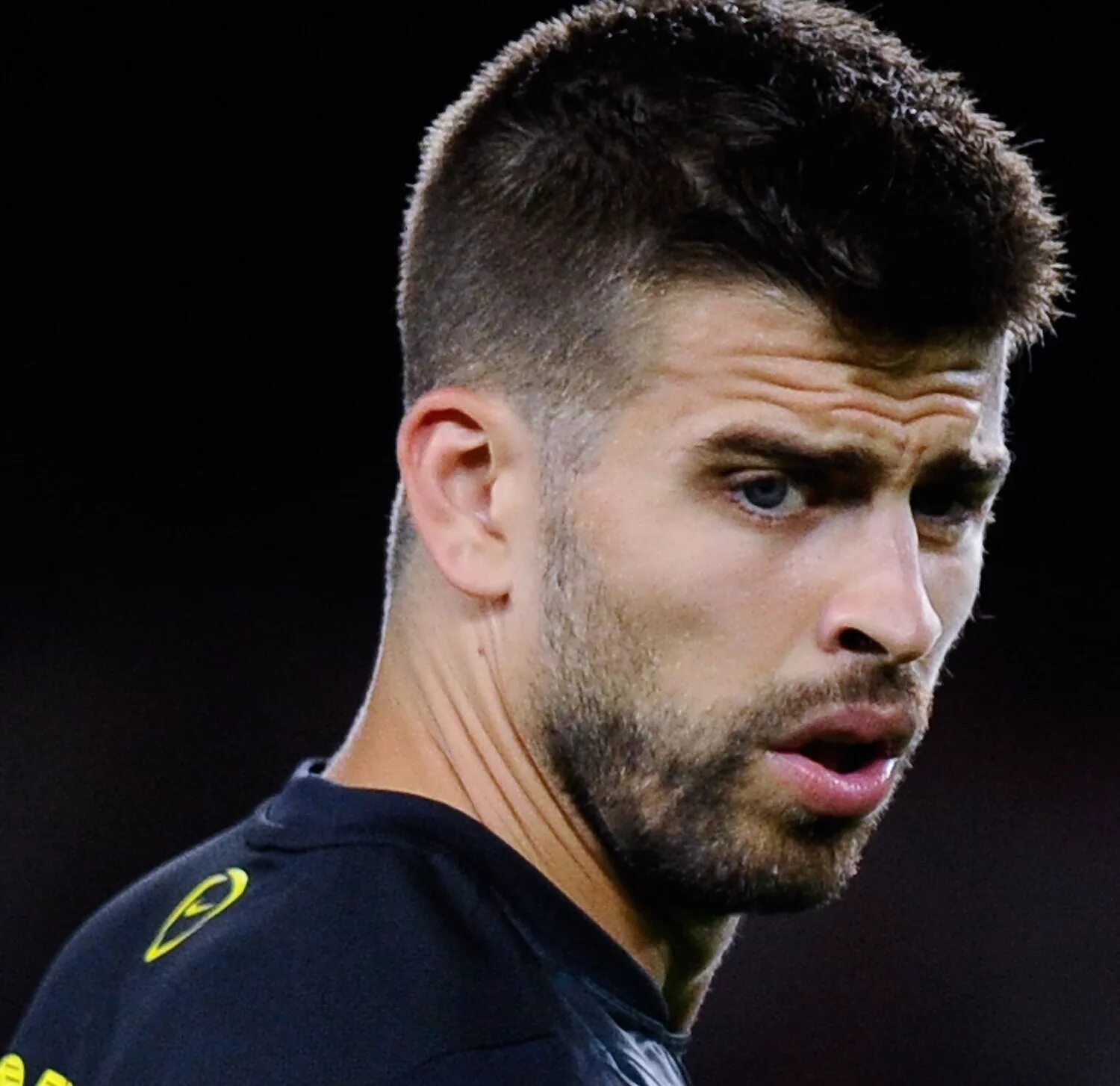 Прическа шега фото The defender of Barcelona Gerard Pique closeup Desktop wallpapers 1400x1050