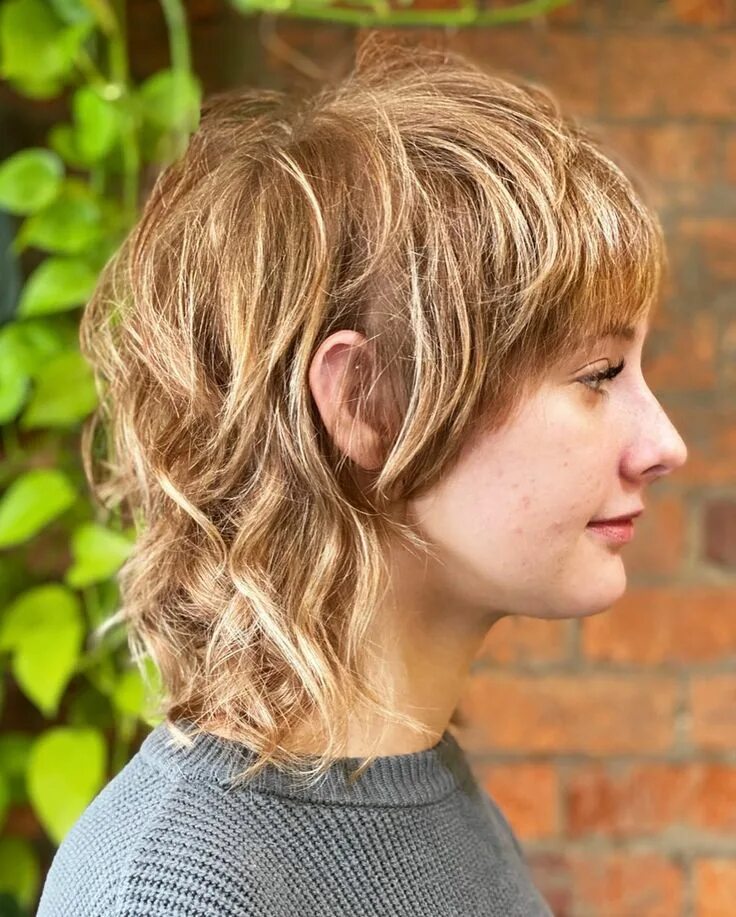 Прическа шегги Soft and Shaggy Mullet Hairstyle