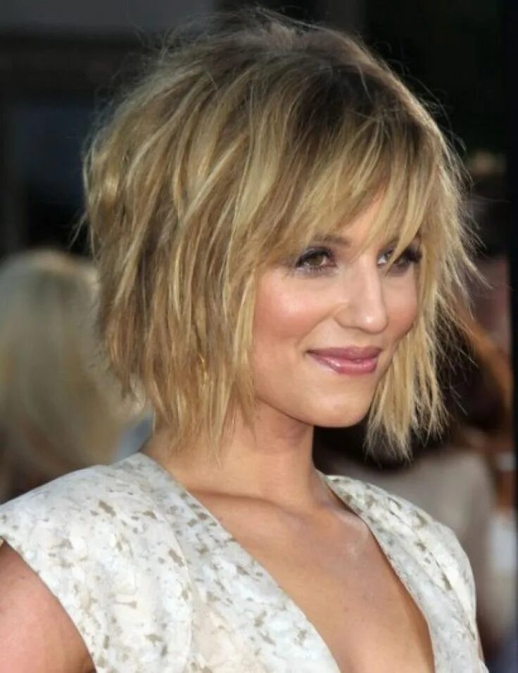 Прическа шегги на короткие волосы с челкой Pin by Eliza on hair inspr Short layered bob hairstyles, Layered bob hairstyles,