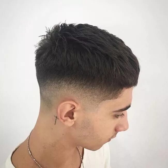 Прическа шестерка мужская Textured Crew Cut with Tapered and Faded Sides on Dark Hair - The Latest Hairsty