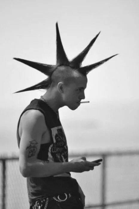 Прическа шипы мужская 50 der größten Mohawks - Für Fraun Frisuren 2018 Punk culture, Punk art, Punk bo