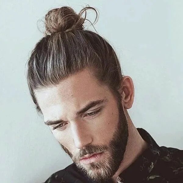 Прическа шишка мужская Top 9 Hairstyles Suitable for Square Face Shape Long hair styles men, Man bun ha