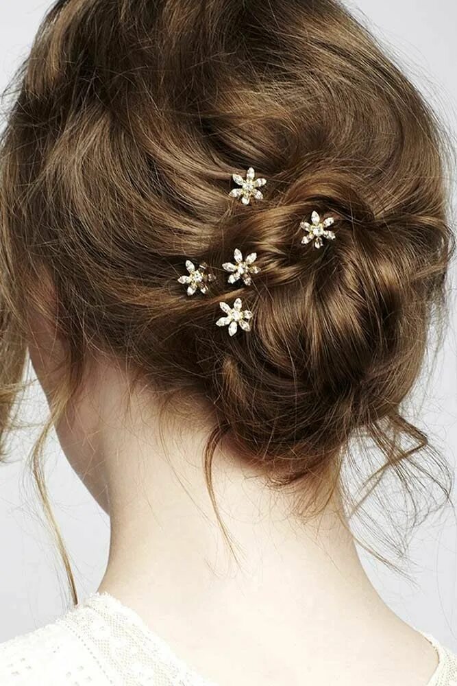 Прическа шпильками на средние волосы 18 Cute Bobby Pin Hairstyles That Are Easy to Do Sparkly hair accessories, Flora