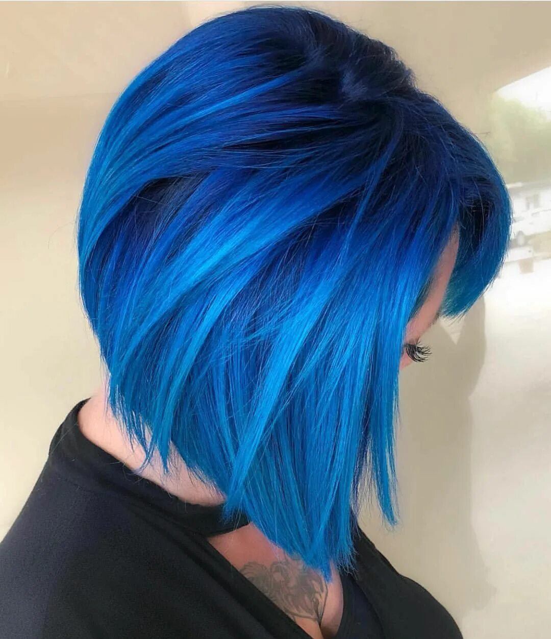 Прическа синие волосы @kimberlytayhair is the artist... Pulp Riot is the paint. Short blue hair, Light