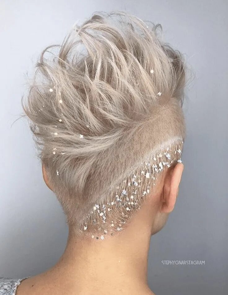 Прическа со стразами на короткие волосы 10 Brilliant Christmas Hair Color Ideas To Try In 2023 Short wedding hair, Blond