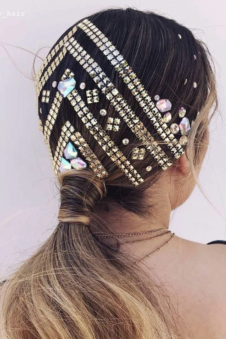 Прическа со стразами на волосах 50+ Festival Hair Ideas, So You Can Whip Your Hair Back and Forth All Weekend Lo