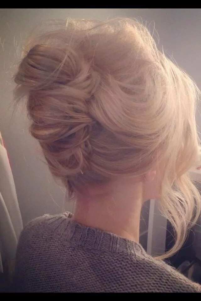 Прическа со светлыми волосами 30 Hottest Bridesmaid Hairstyles For Long Hair - PoP Haircuts Hair inspiration, 