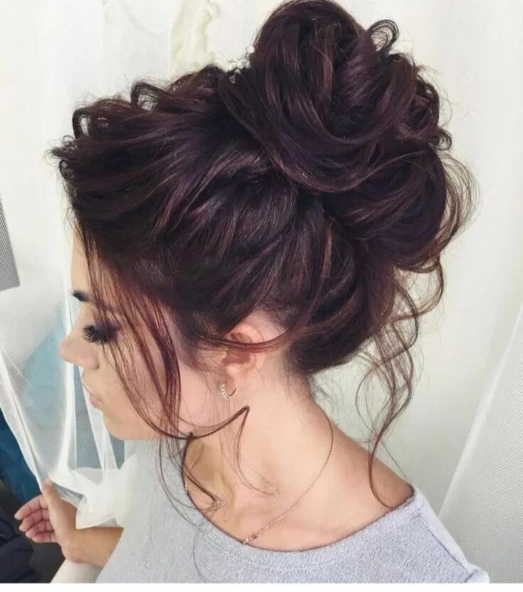 Прическа собранная на длинные волосы фото Pin by roka on Hairstyle Bun hairstyles for long hair, Thick hair styles, Long h