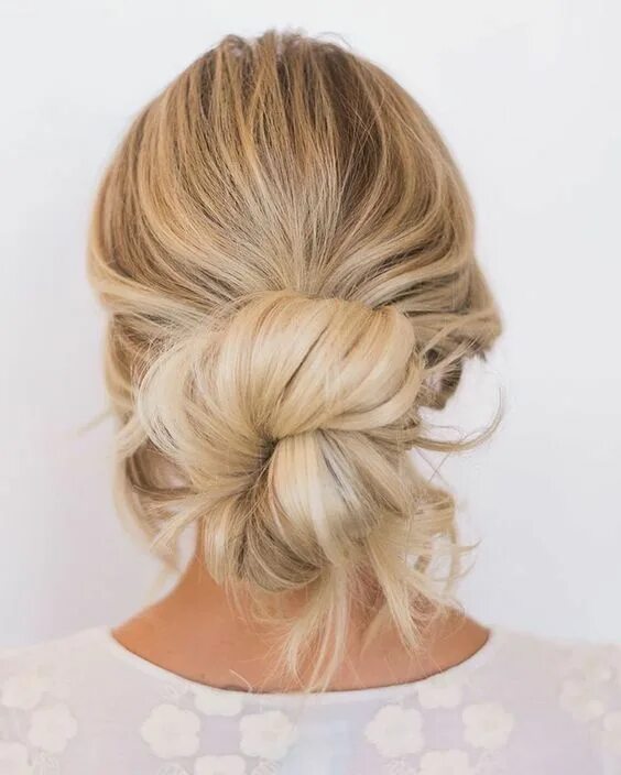 Прическа собранные волосы сзади A New Dose of Messy Bun Hair Inspiration Sand Sun & Messy Buns Long hair styles,