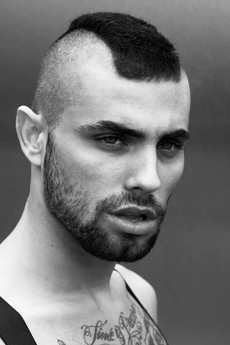 Прическа спорт мужская Mohawk With Shaved Head Mohawk hairstyles men, Mohawk hairstyles, Haircuts for m