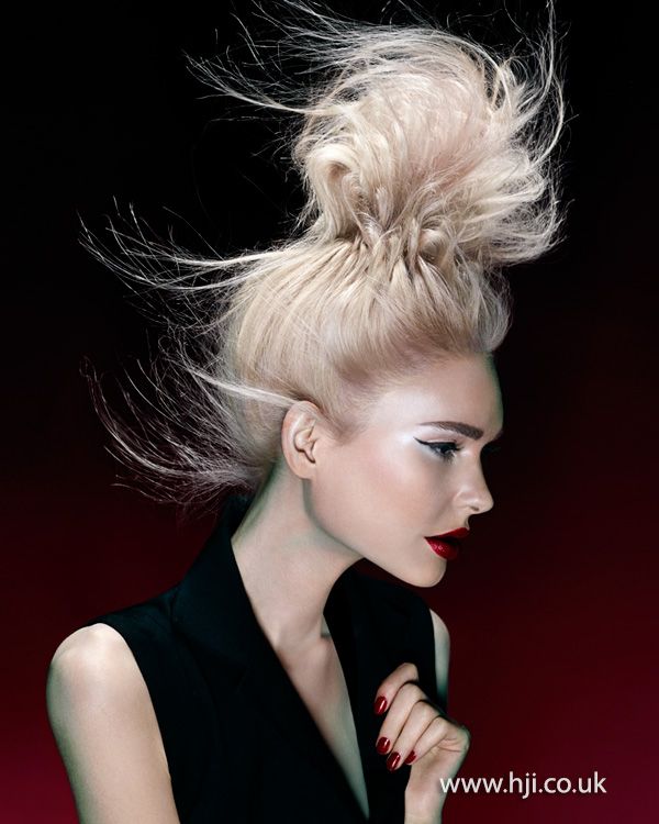 Прическа стиль фото 2015 blonde top knot updo with braided detail - Hairstyle Gallery in 2024 Blonde