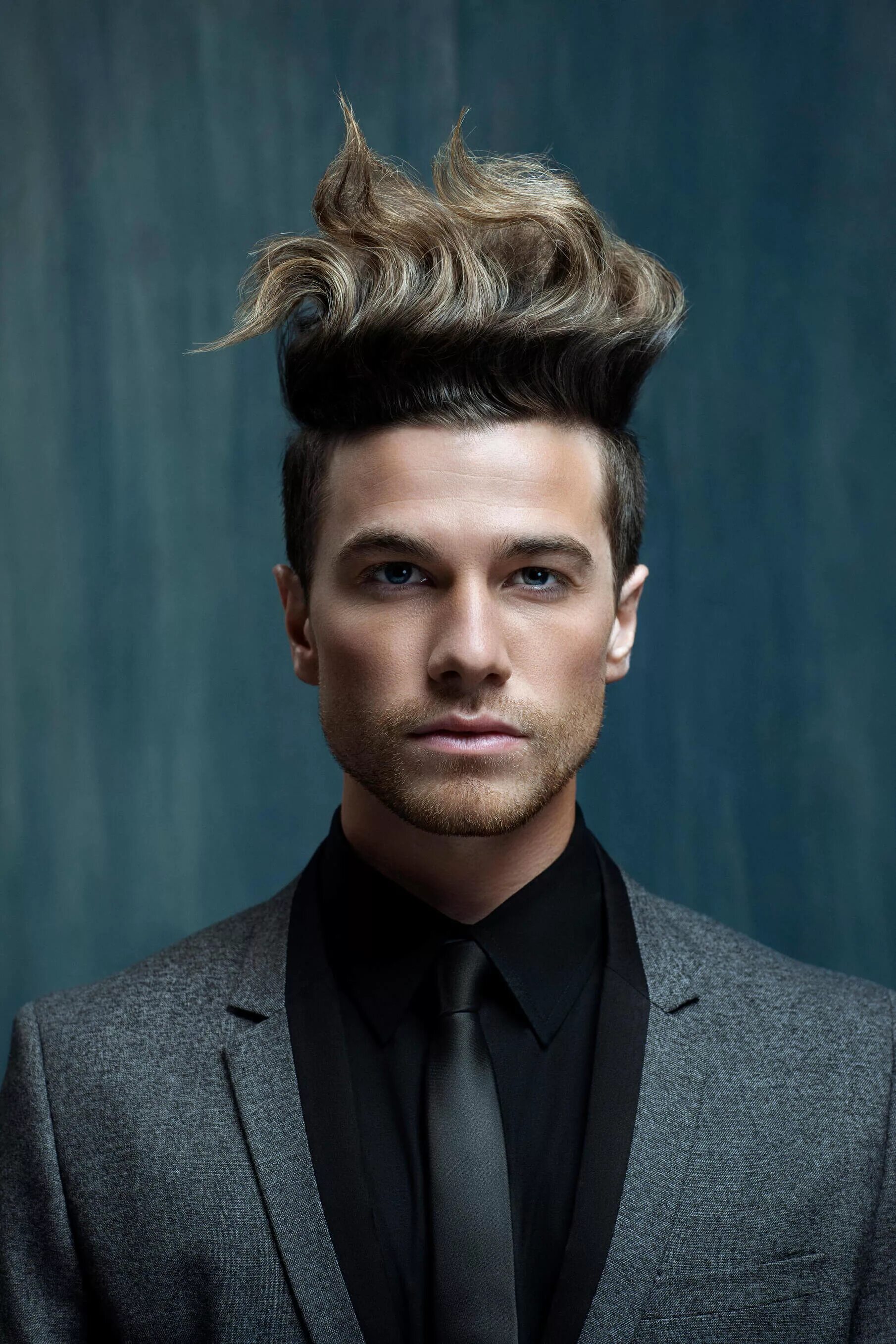 Прическа стоячие волосы Wavy Quiff for Men: How to Style this Non-Boring Holiday Hairstyle All Things Ha