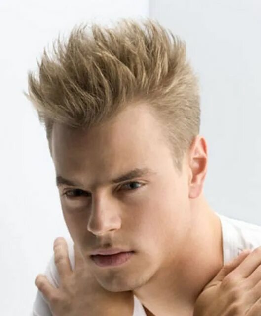 Прическа стоящие волосы Spiky HAIRSTYLES Blonde frisuren männer, Blonde haarschnitte, Männer irokese