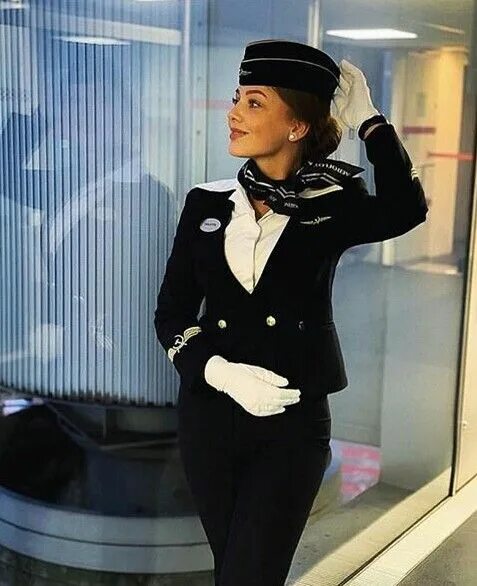 Прическа стюардессы как сделать Pin by Людмила Лошкарева on Azafatas y tripulación Flight attendant uniform, Cab