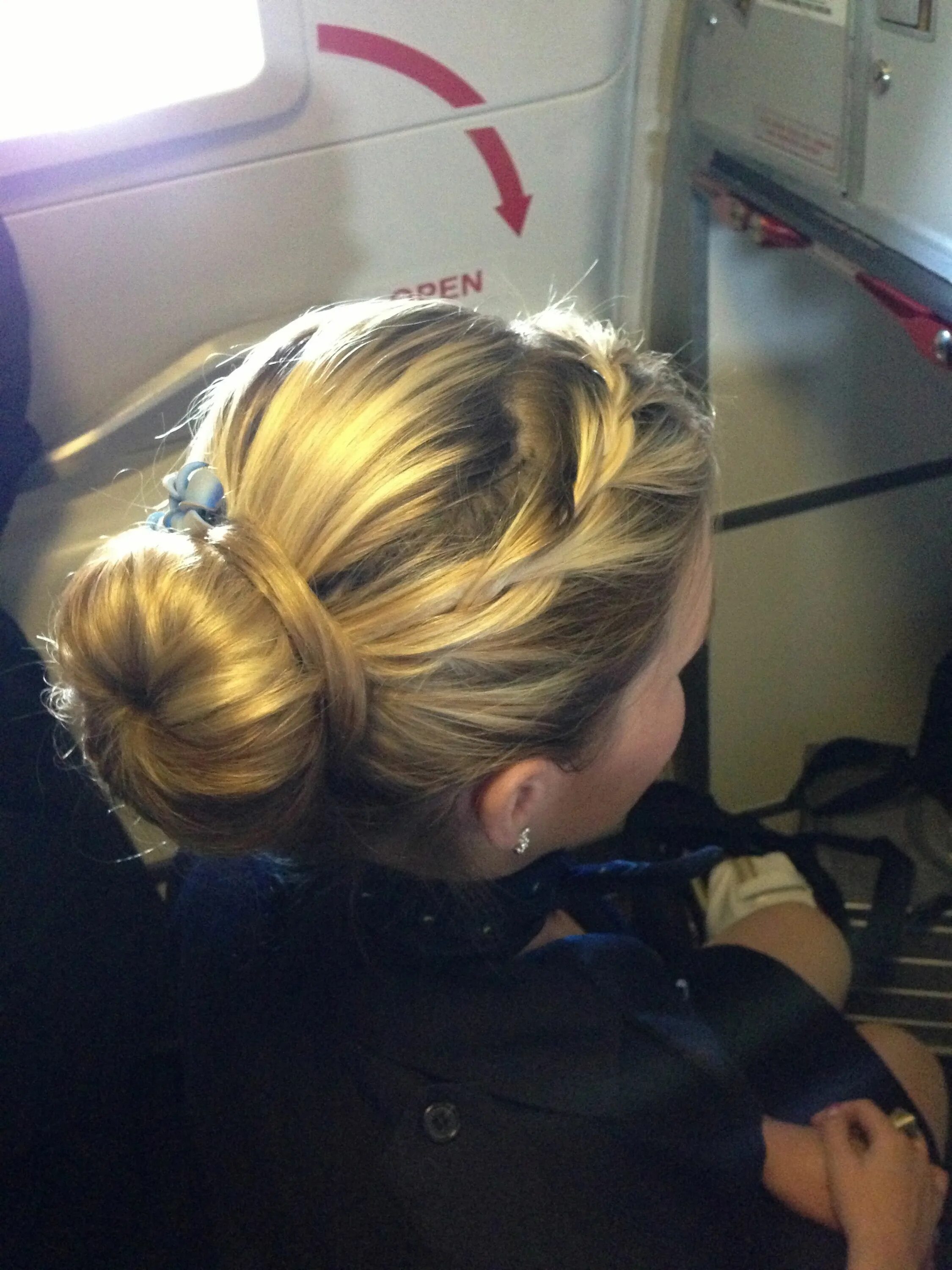 Прическа стюардессы как сделать Pin on Flight Attendant Hairstyles Flight attendant hair, Long hair styles, Hair