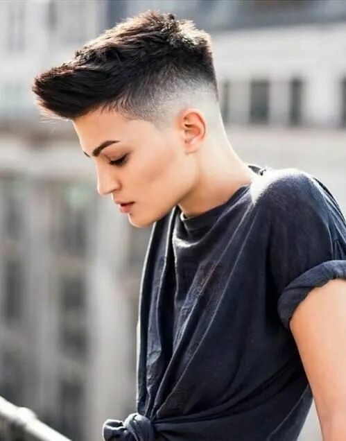 Прическа тамбой женская What do you think of her cut? Tomboy hairstyles, Thick hair styles, Best short h