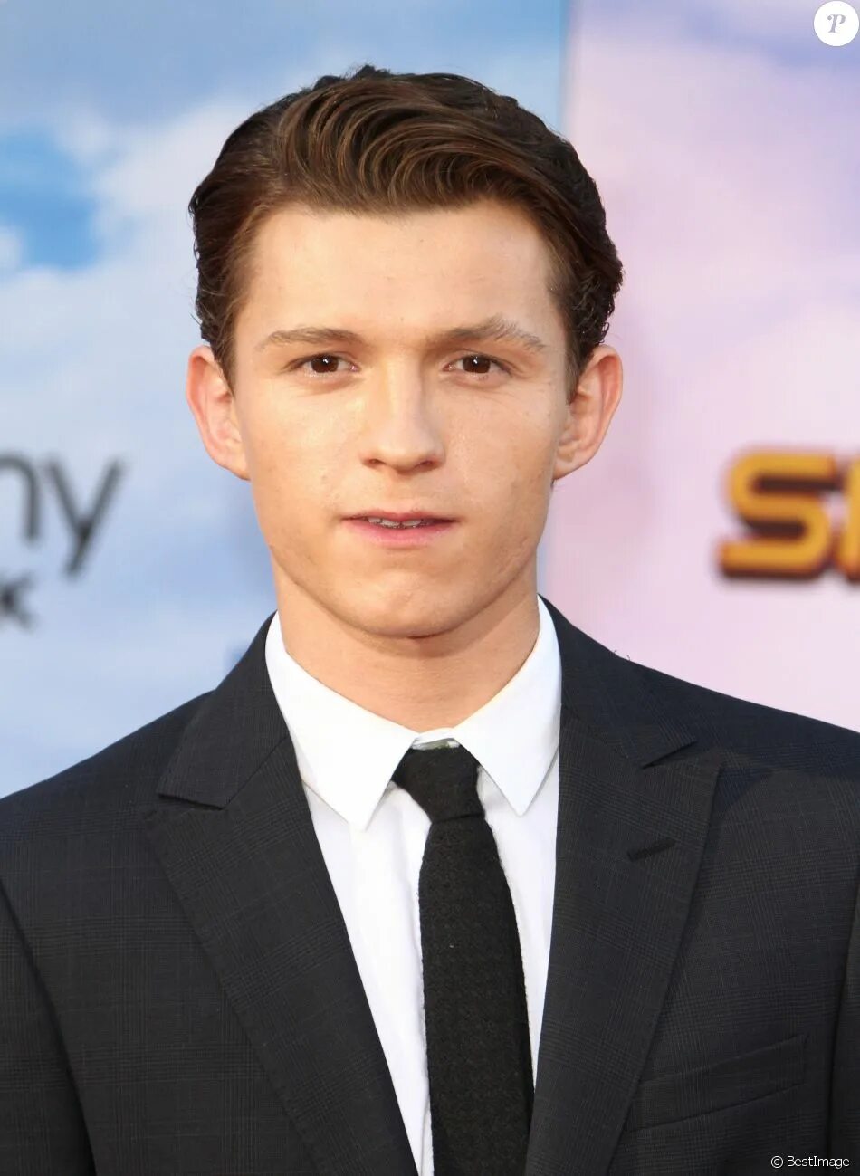 Прическа тома холланда 2024 Tom Holland Première