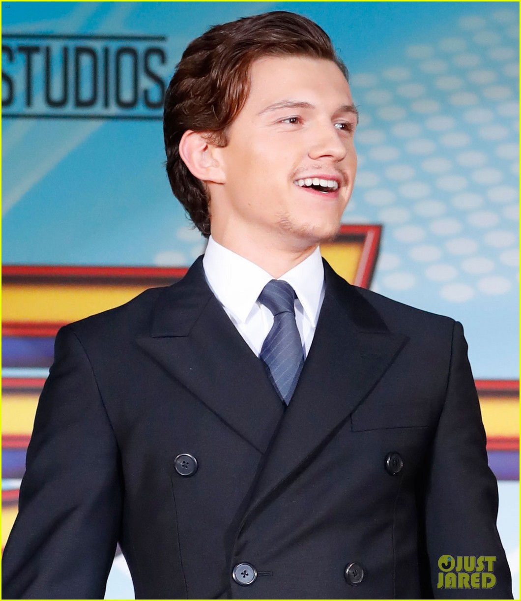 Прическа тома холланда 2024 Tom Holland Suits Up for 'Spider-Man: Homecoming' Tokyo Premiere!: Photo 3938779