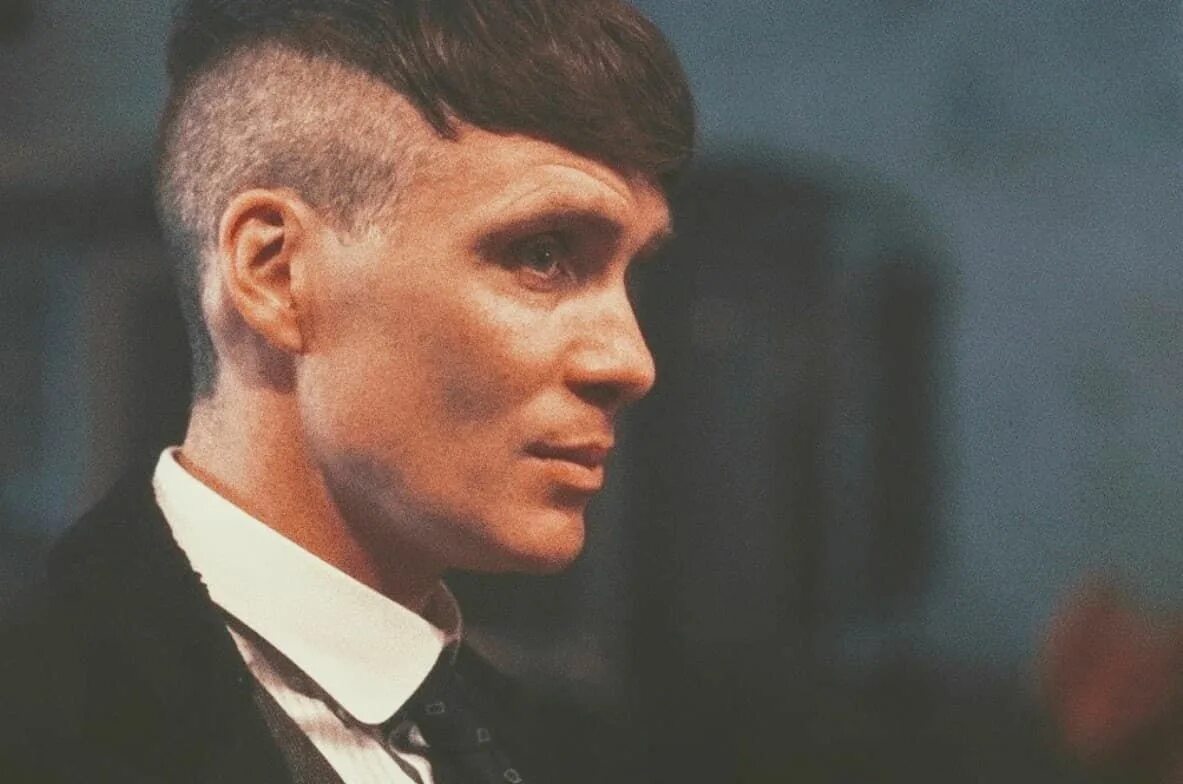 Прическа томаса Pin op Peaky Blinders Man