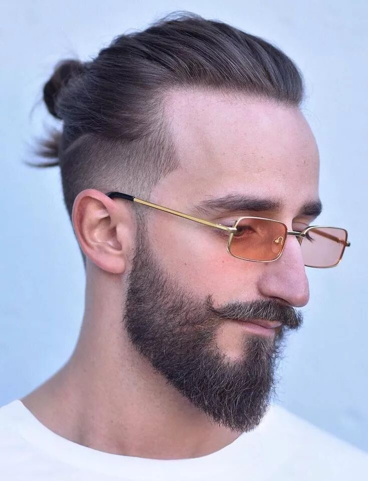 Прическа топ кнот мужская Handsomeness As It Is: Latest Men’s Hair Trends 2019 Man bun hairstyles, Long ha